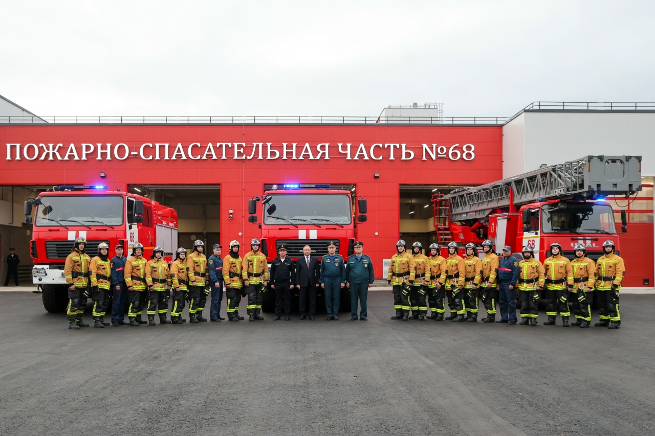 Более 100 тысяч жителей Парголово будут находиться под защитой новой пожарной части № 68. Ее открыли губернатор Александр Беглов и глава МЧС России Александр Куренков.